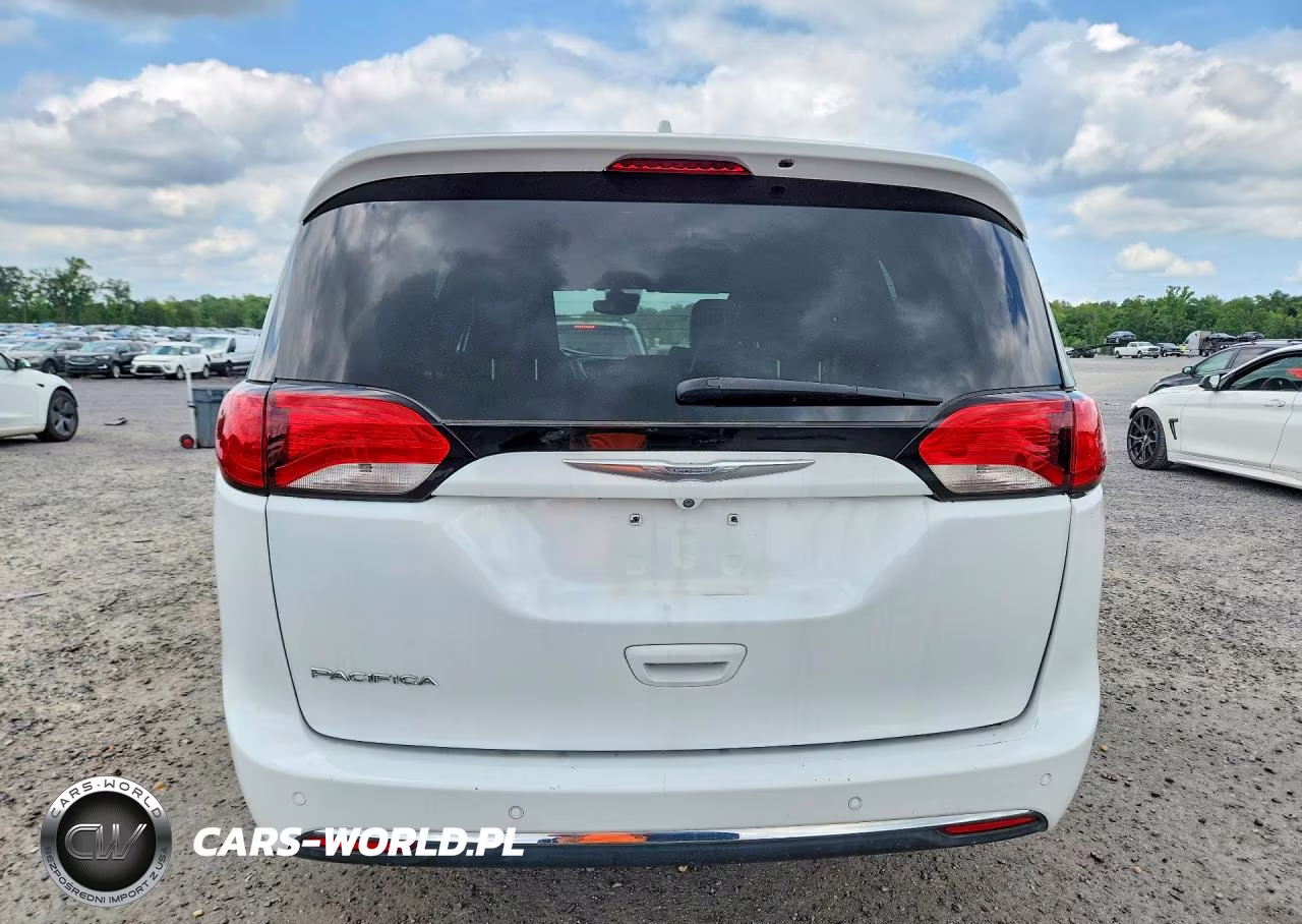 2020 Chrysler Pacifica Touring L VIN:2C4RC3BG7LR267821 - 6