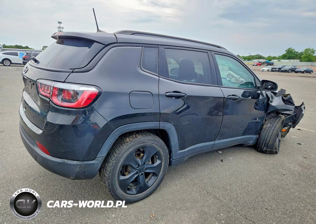 2018 Jeep Compass Latitude VIN:3C4NJDBB2JT325634 - 3