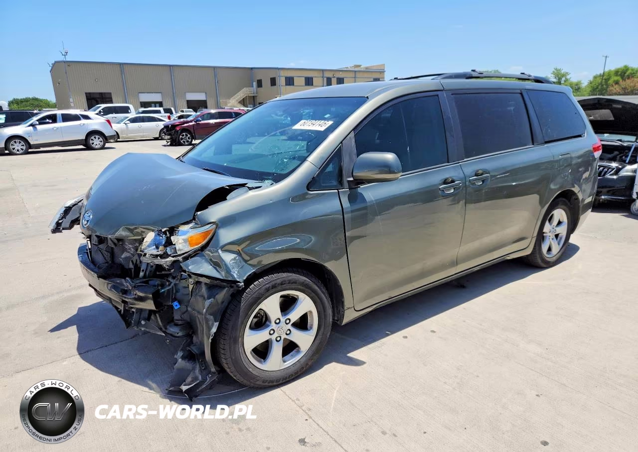 2011 Toyota Sienna Le – zdjęcie 1 z 13