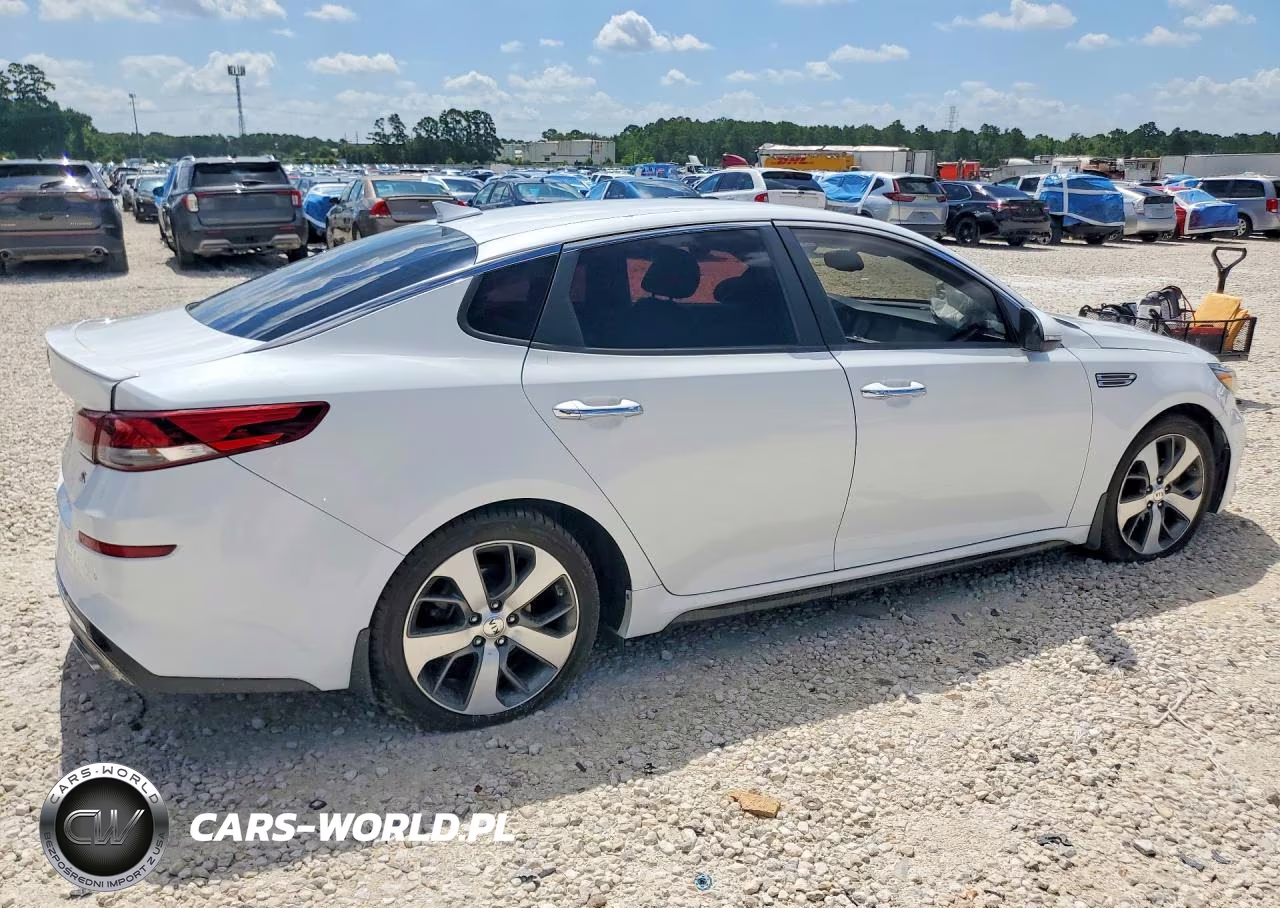 2019 Kia Optima S VIN:5XXGT4L32KG376137 - 3