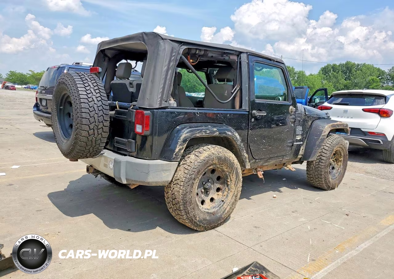 2009 Jeep Wrangler Sahara VIN:1J4FA54179L700644 - 3