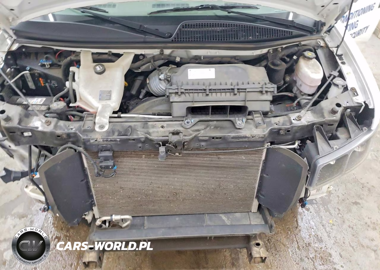2024 Chevrolet Express 2500 VIN:1GCWGAF79R1100301 - 12