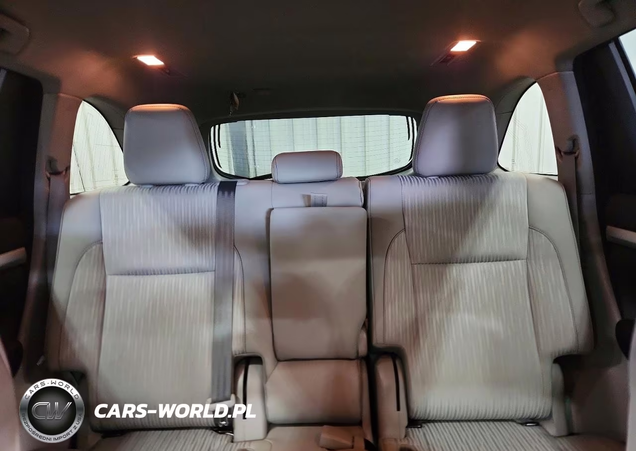 2018 Toyota Highlander Le Plus VIN:5TDBZRFH3JS834844 - 10