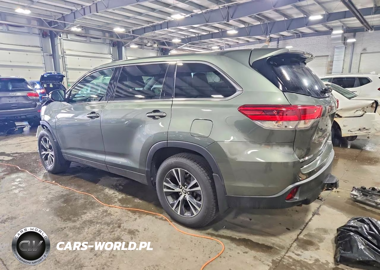 2018 Toyota Highlander Le Plus VIN:5TDBZRFH3JS834844 - 2
