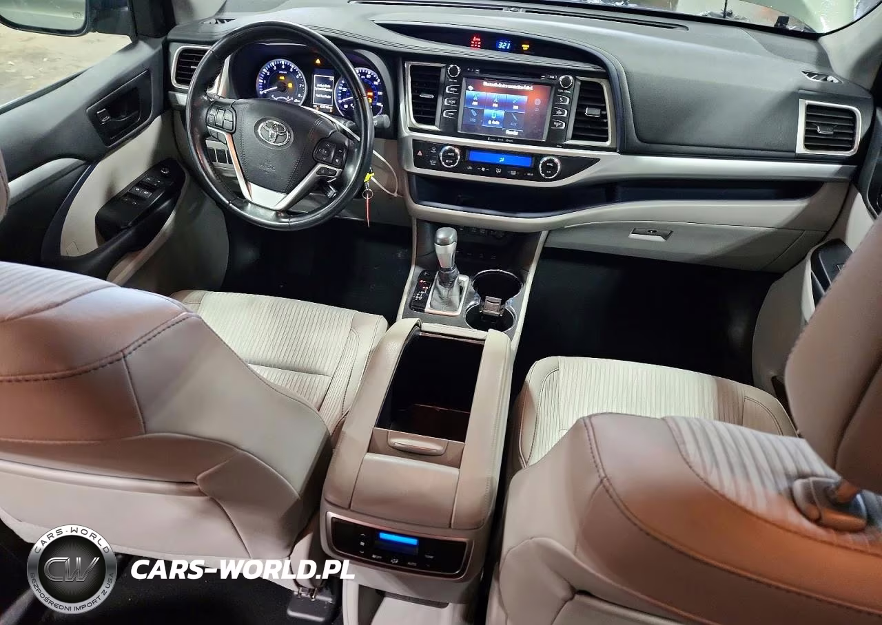2018 Toyota Highlander Le Plus VIN:5TDBZRFH3JS834844 - 8