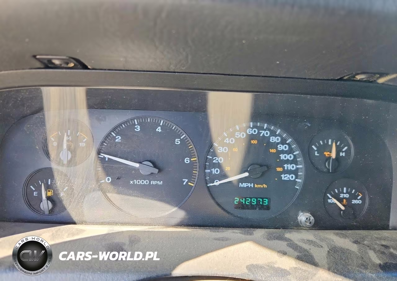 2003 Jeep Grand Cherokee Laredo VIN:1J4GW48S03C536020 - 9