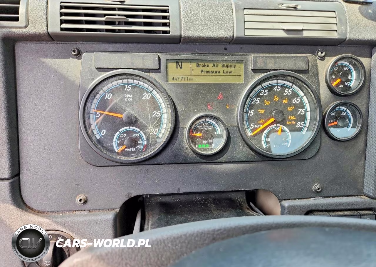 2018 Freightliner Cascadia 1 - Semi Truck VIN:3AKJGEDV3JSJW1569 - 9