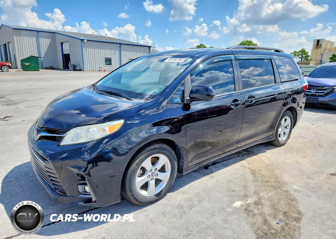 2018 Toyota Sienna Le – zdjęcie 1 z 13