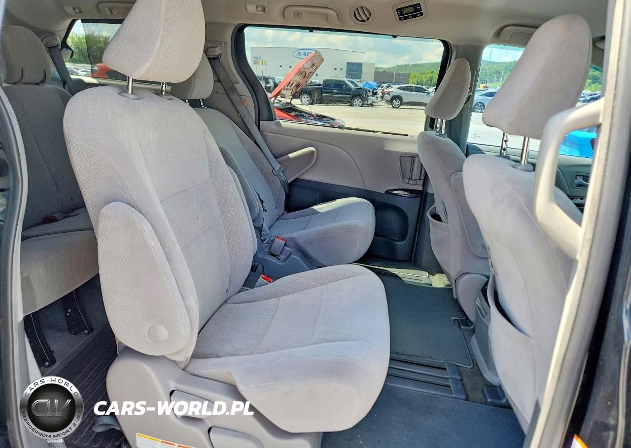 2018 Toyota Sienna Le VIN:5TDKZ3DC7JS959852 - 11