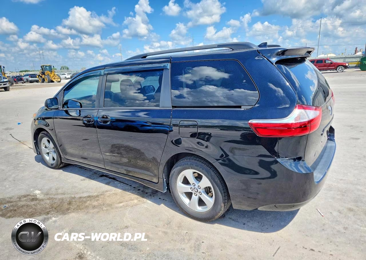 2018 Toyota Sienna Le VIN:5TDKZ3DC7JS959852 - 2