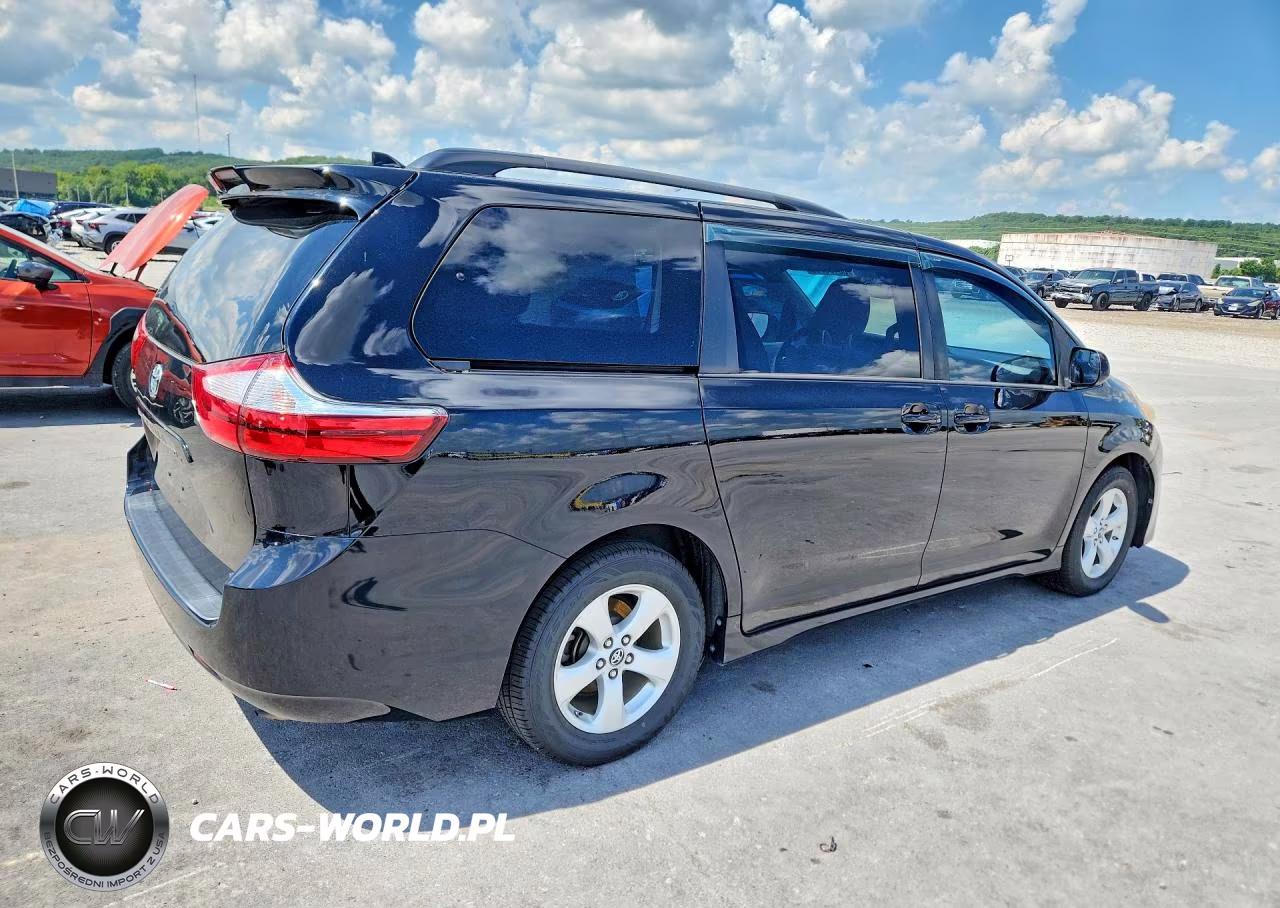 2018 Toyota Sienna Le VIN:5TDKZ3DC7JS959852 - 3