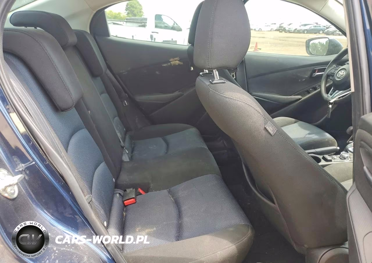 2018 Toyota Yaris Ia Base VIN:3MYDLBYV2JY300376 - 10