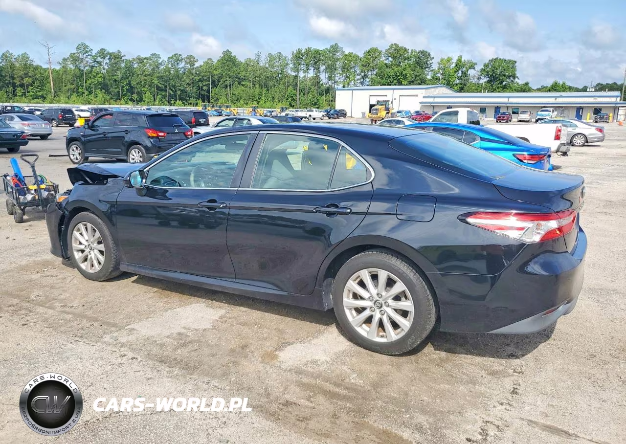 2018 Toyota Camry Le VIN:4T1B11HK9JU653658 - 2
