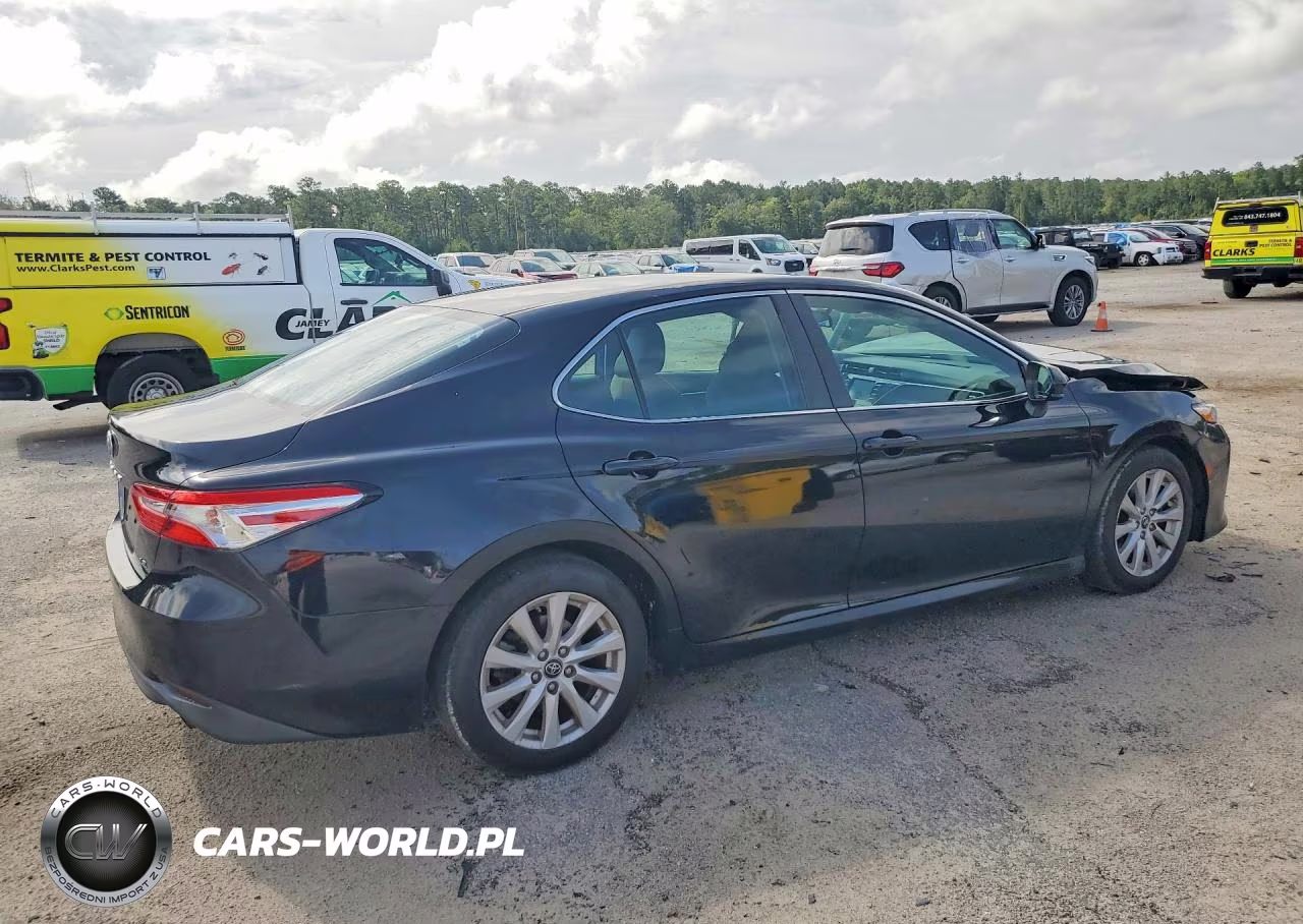 2018 Toyota Camry Le VIN:4T1B11HK9JU653658 - 3