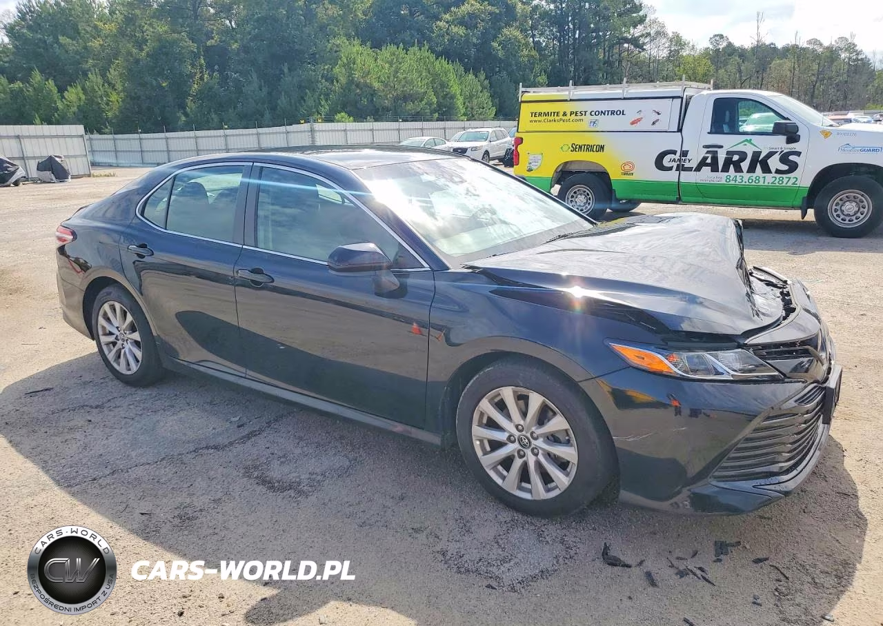 2018 Toyota Camry Le VIN:4T1B11HK9JU653658 - 4