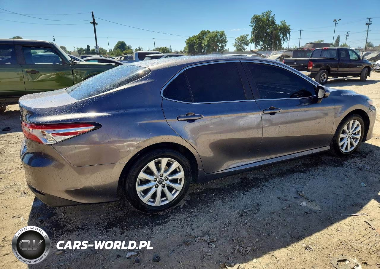 2018 Toyota Camry Le VIN:4T1B11HK3JU658239 - 3