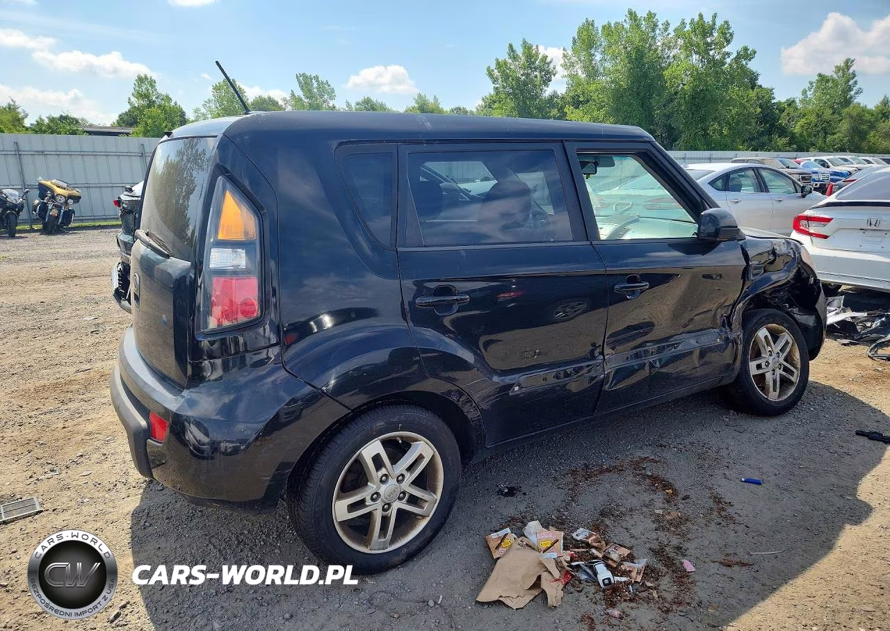 2011 Kia Soul + VIN:KNDJT2A22B7258666 - 3