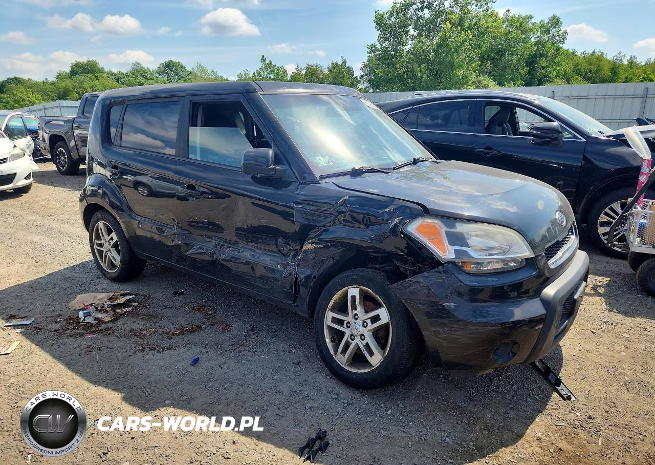 2011 Kia Soul + VIN:KNDJT2A22B7258666 - 4
