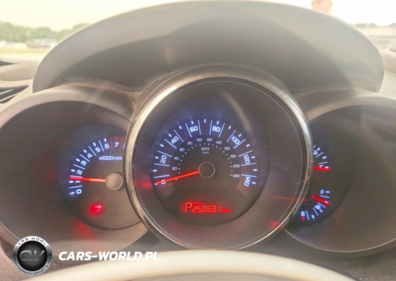 2011 Kia Soul + VIN:KNDJT2A22B7258666 - 9