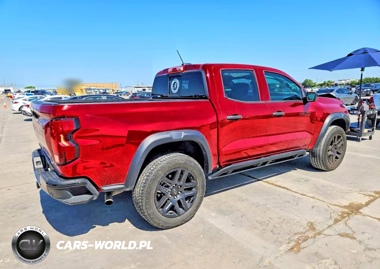 2024 Chevrolet Colorado Trail Boss VIN:1GCPTEEK1R1141843 - 3