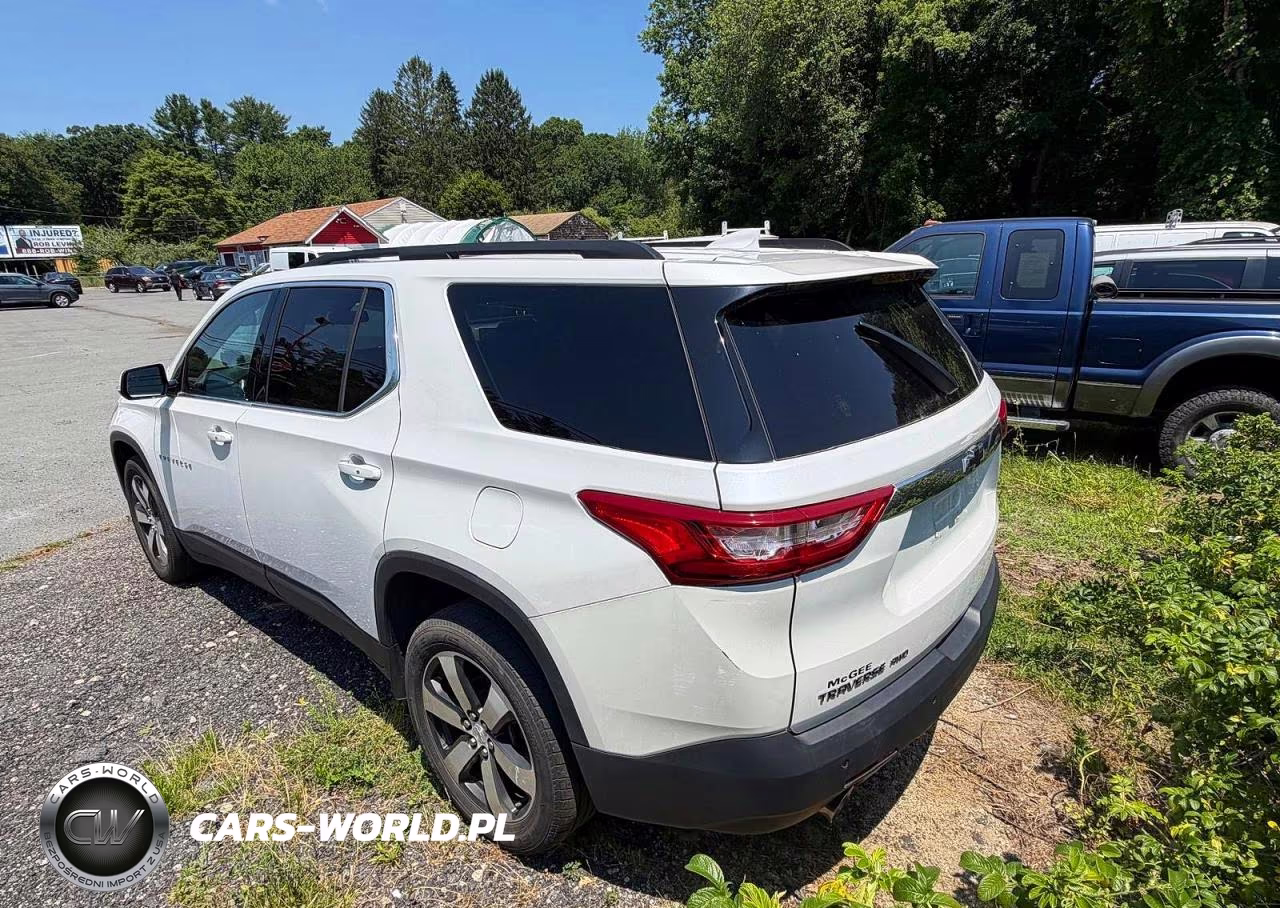 2019 Chevrolet Traverse Lt VIN:1GNEVHKW6KJ137777 - 3