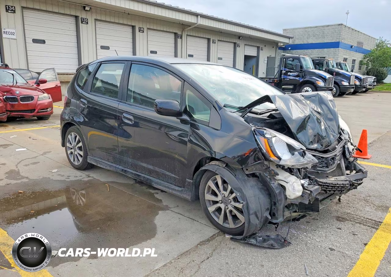 2013 Honda Fit Sport VIN:JHMGE8H5XDC001304 - 4