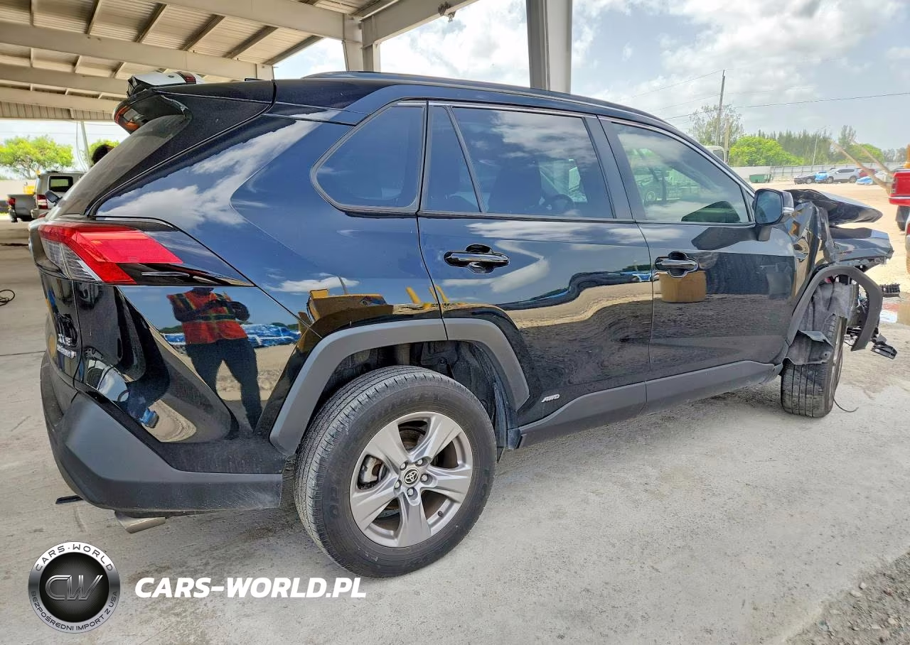 2024 Toyota Rav4 Hybrid Xle VIN:JTMRWRFV2RD254196 - 3