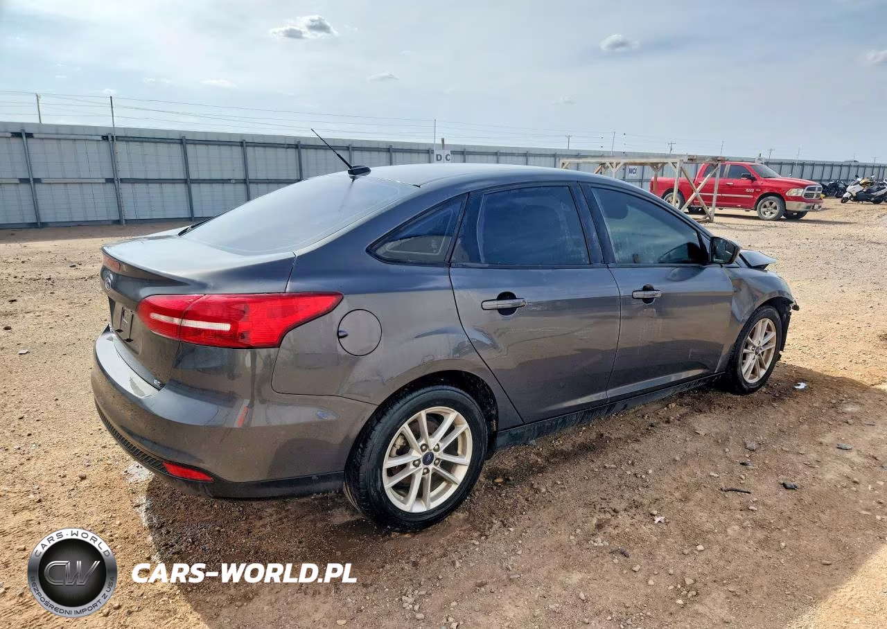 2018 Ford Focus Se VIN:1FADP3FE9JL284803 - 3