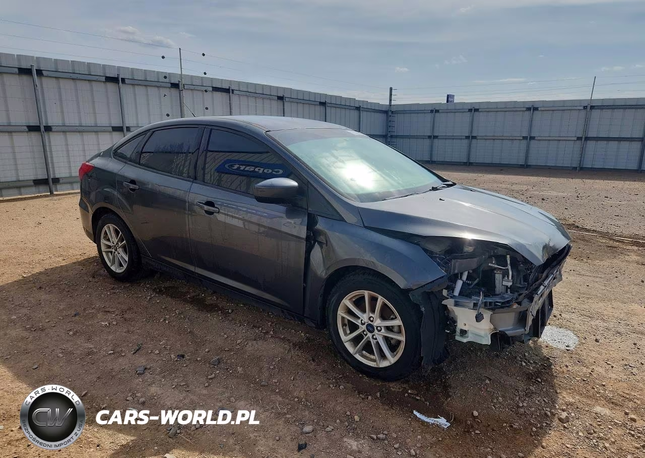 2018 Ford Focus Se VIN:1FADP3FE9JL284803 - 4
