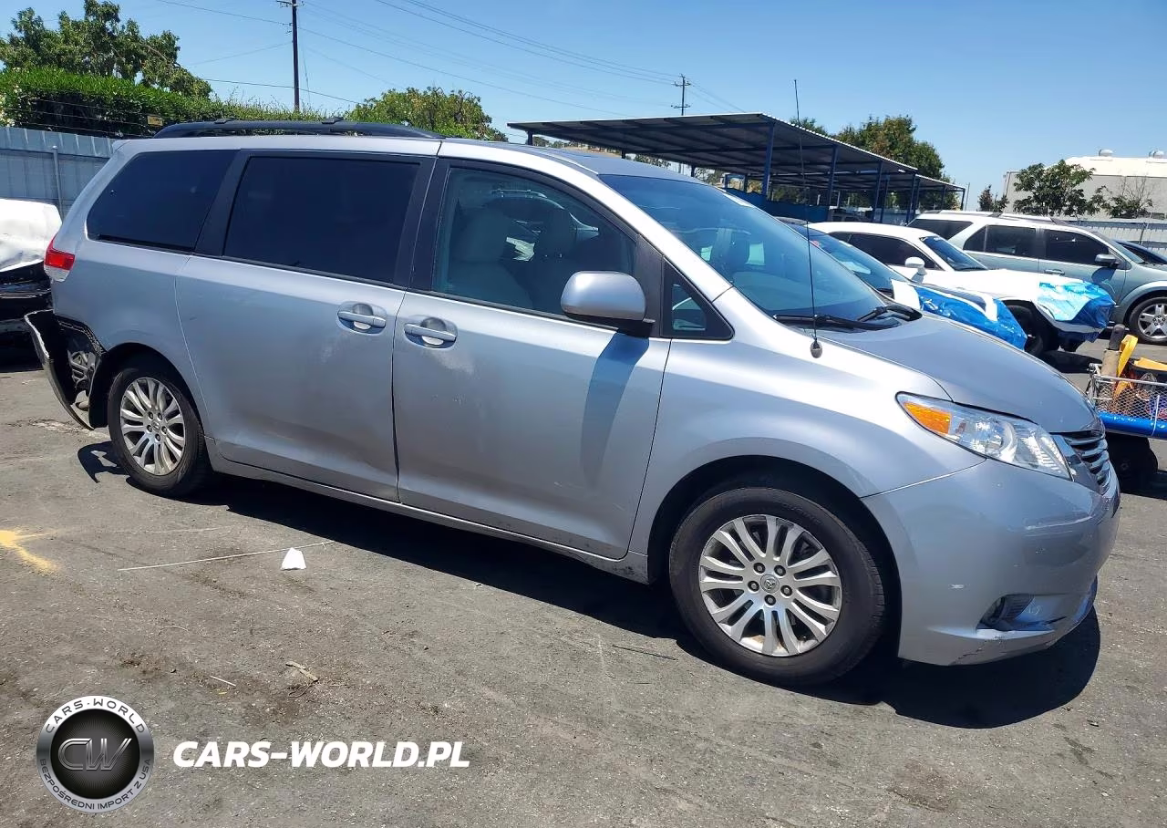 2012 Toyota Sienna Xle 8-Passenger VIN:5TDYK3DC2CS276068 - 4