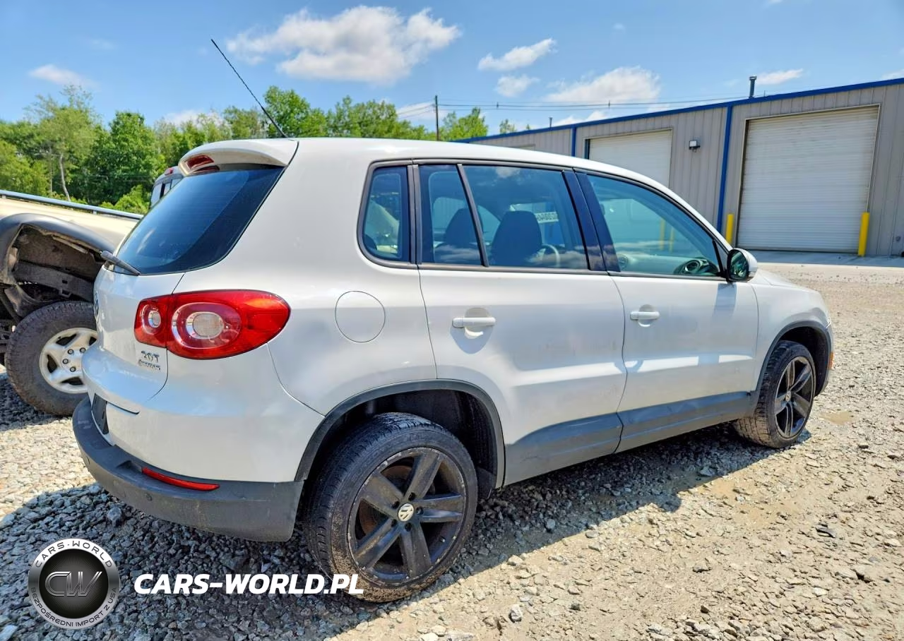 2011 Volkswagen Tiguan S VIN:WVGBV7AX9BW543227 - 3