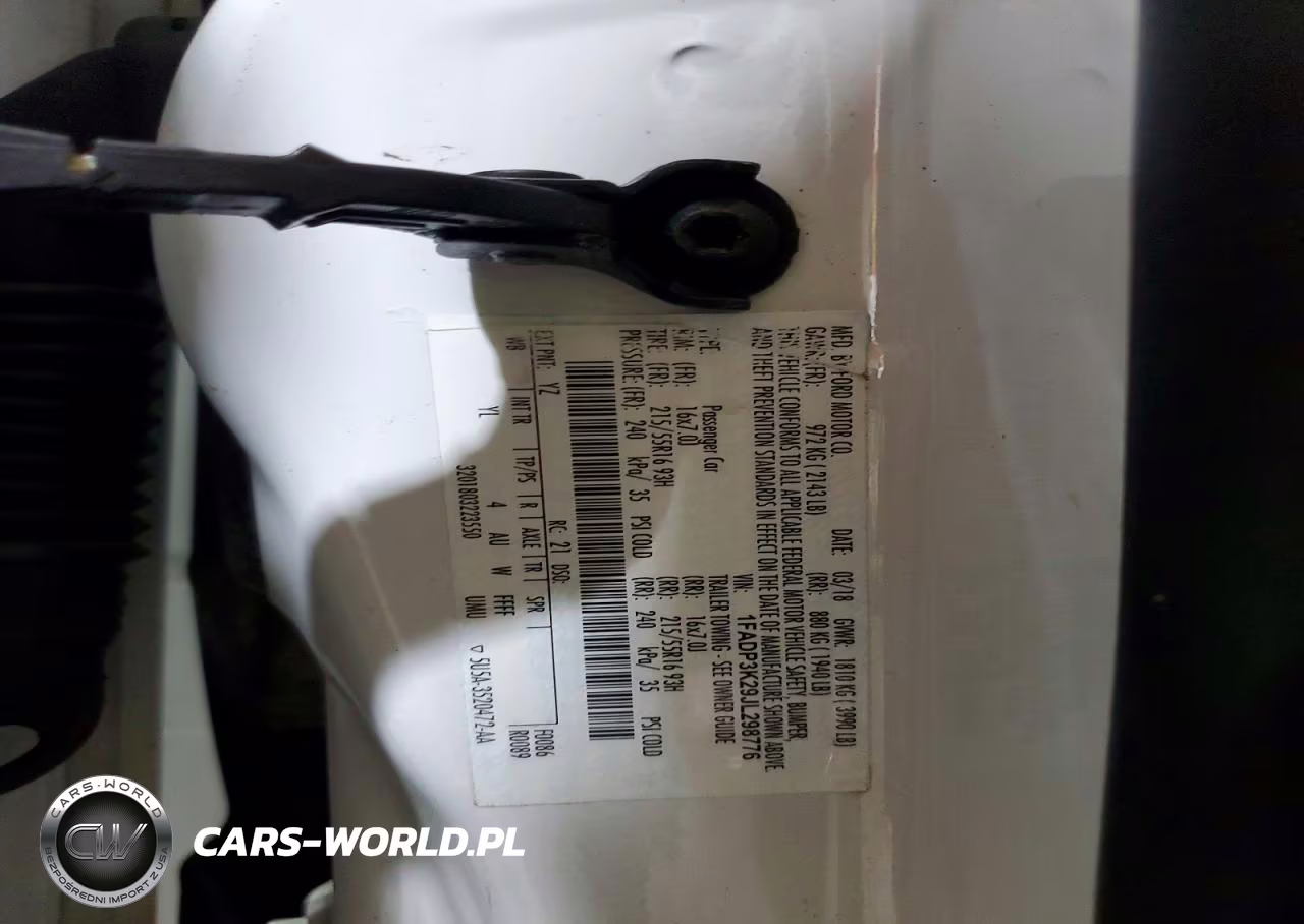 2018 Ford Focus Se VIN:1FADP3K29JL298776 - 14