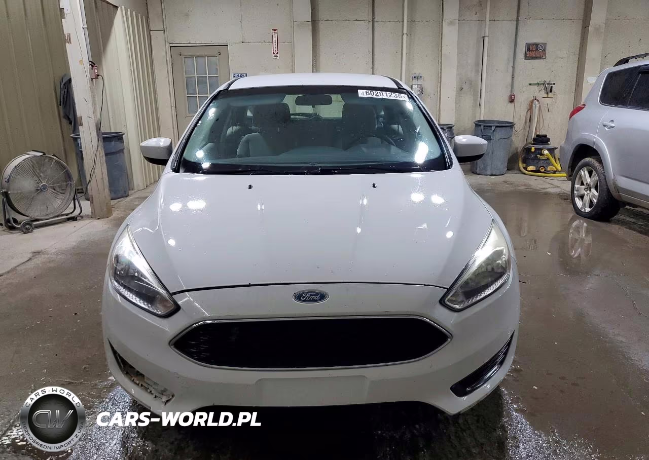 2018 Ford Focus Se VIN:1FADP3K29JL298776 - 5