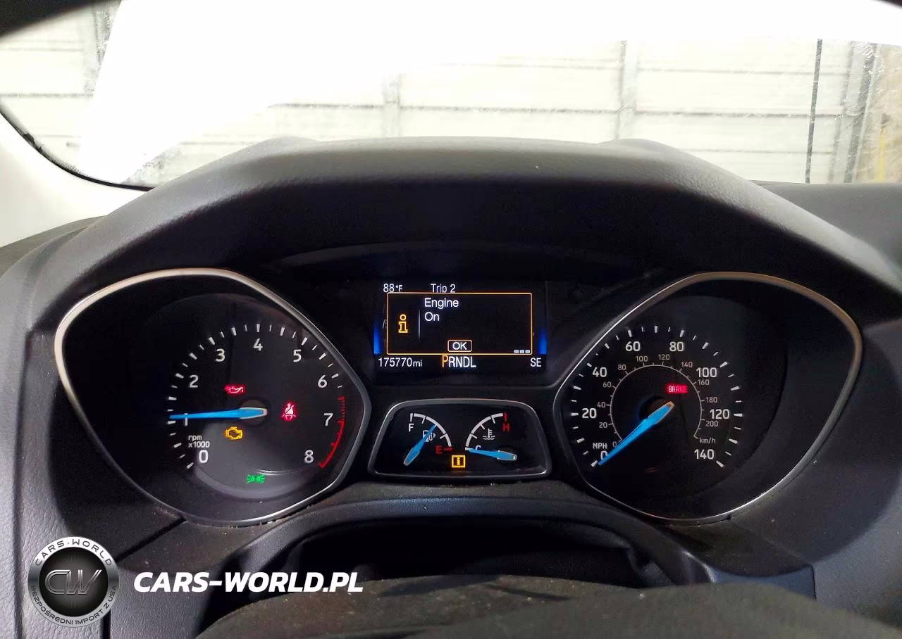 2018 Ford Focus Se VIN:1FADP3K29JL298776 - 9
