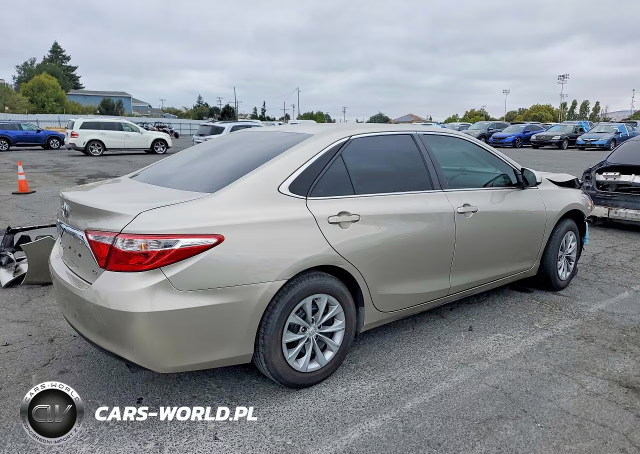 2017 Toyota Camry Le VIN:4T1BF1FK9HU386083 - 3