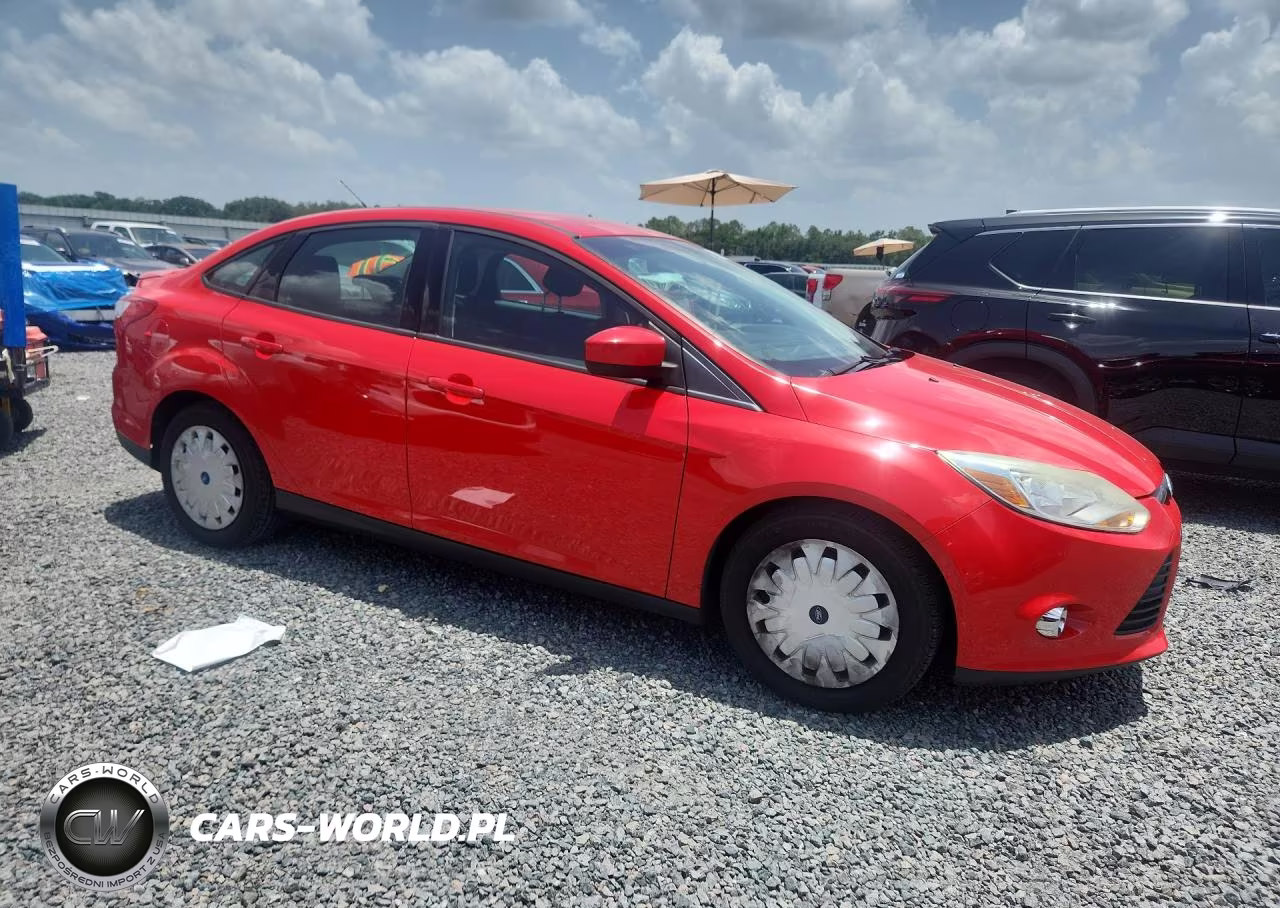2012 Ford Focus Se VIN:1FAHP3F21CL282568 - 4
