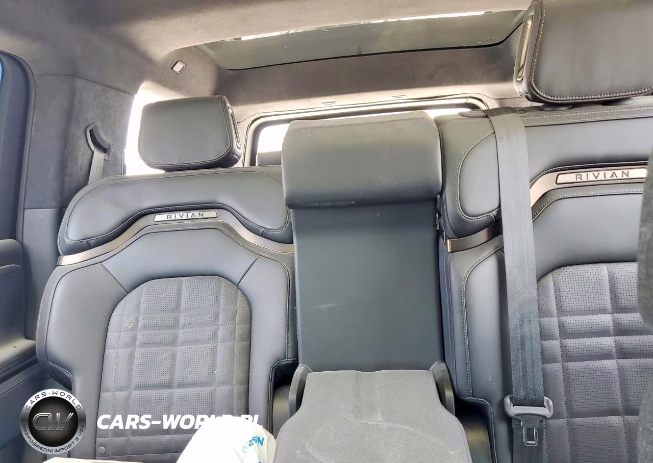 2025 Rivian R1S Premium VIN:7PDSGCBP4SN065223 - 11