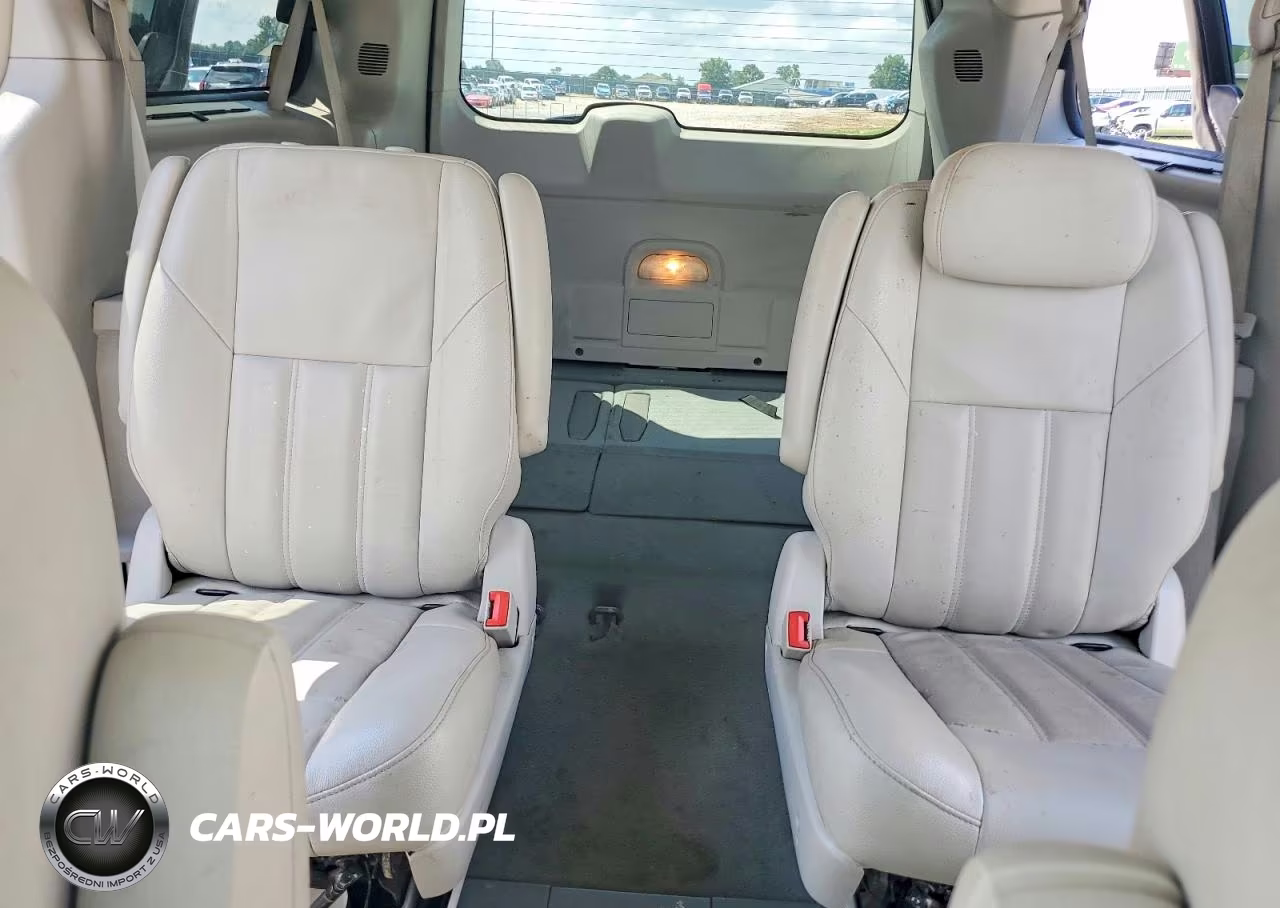 2008 Chrysler Town & Country Touring VIN:2A8HR54P28R768277 - 10