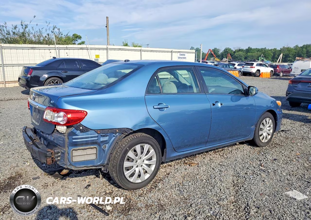 2013 Toyota Corolla Le VIN:5YFBU4EE9DP115765 - 3