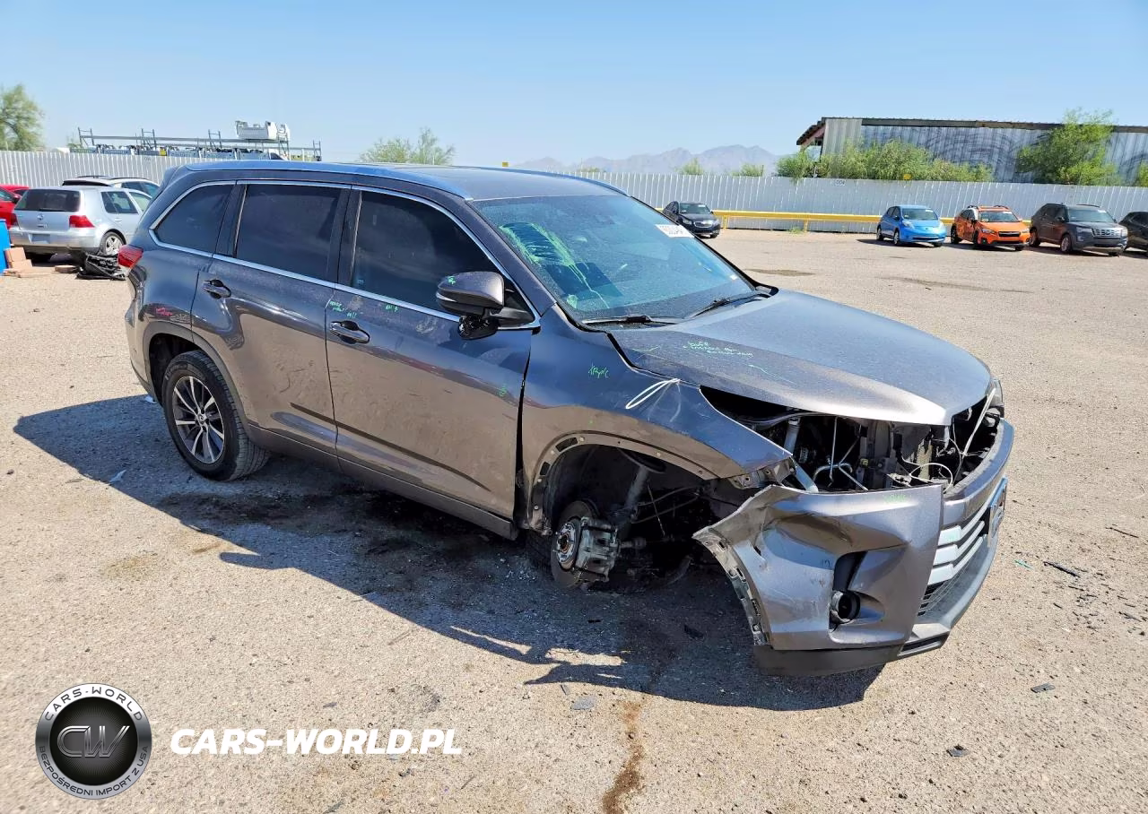 2018 Toyota Highlander Xle VIN:5TDKZRFH4JS258715 - 4