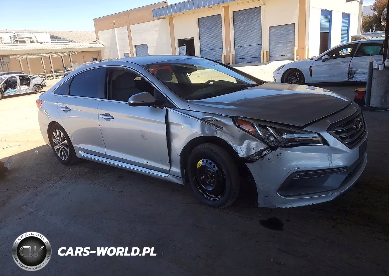 2015 Hyundai Sonata Sport VIN:5NPE34AF1FH102975 - 4