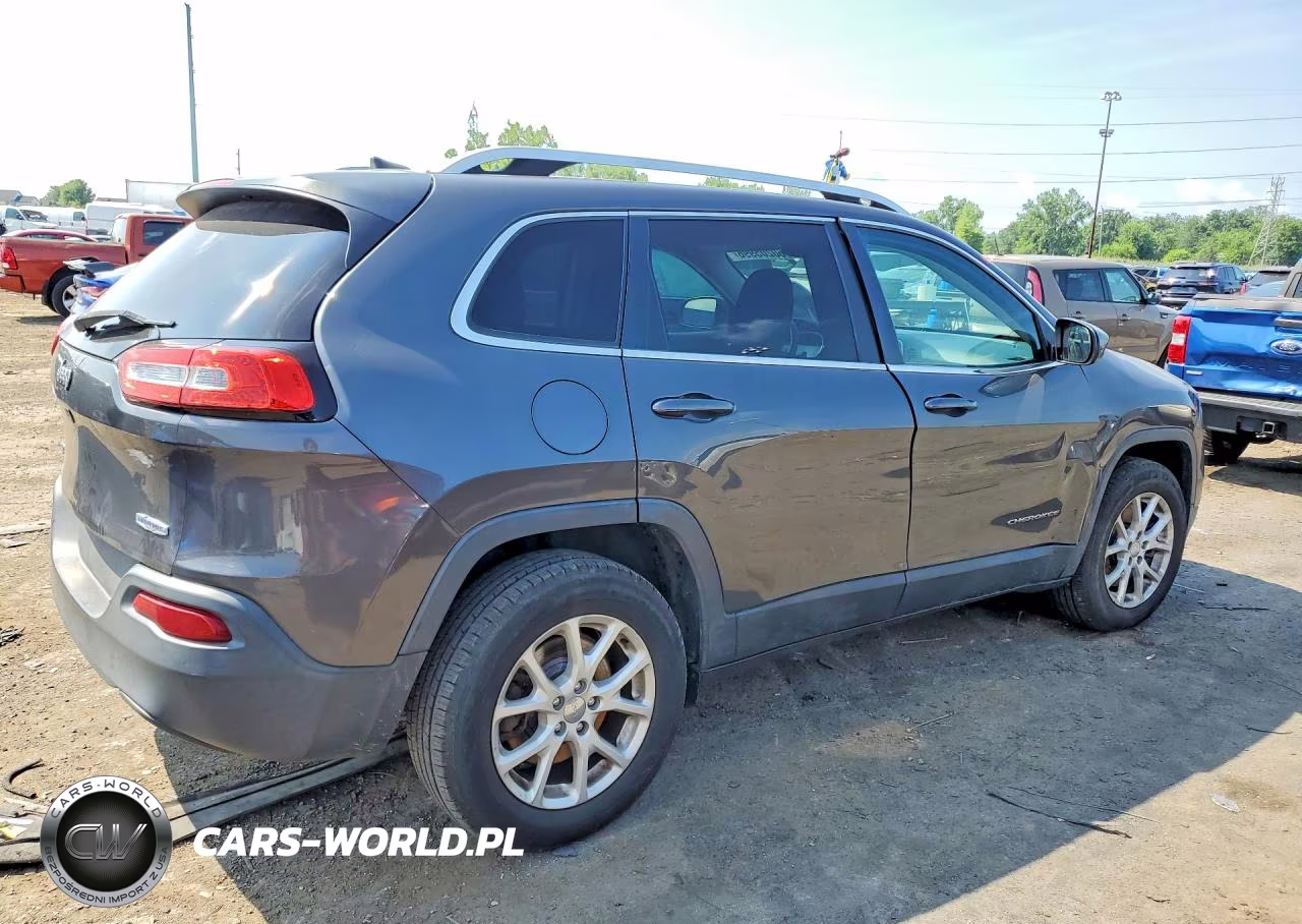 2016 Jeep Cherokee Latitude VIN:1C4PJMCB8GW306452 - 3