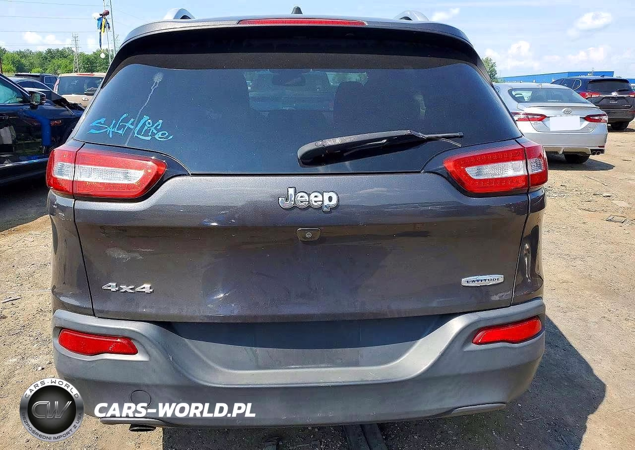 2016 Jeep Cherokee Latitude VIN:1C4PJMCB8GW306452 - 6