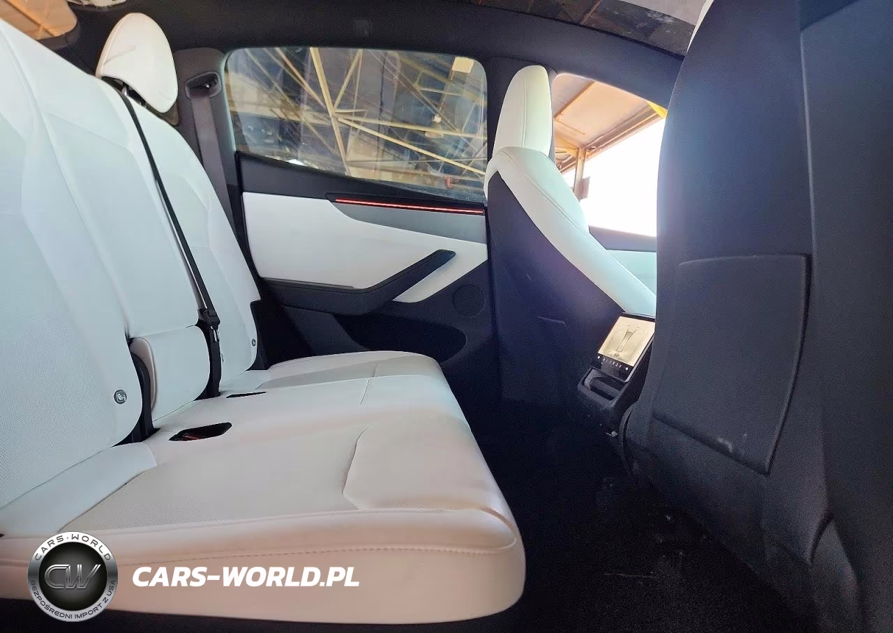 2026 Tesla Model Y VIN:7SAYGDED8TF575439 - 10