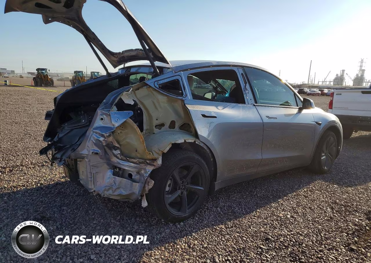2026 Tesla Model Y VIN:7SAYGDED8TF575439 - 3