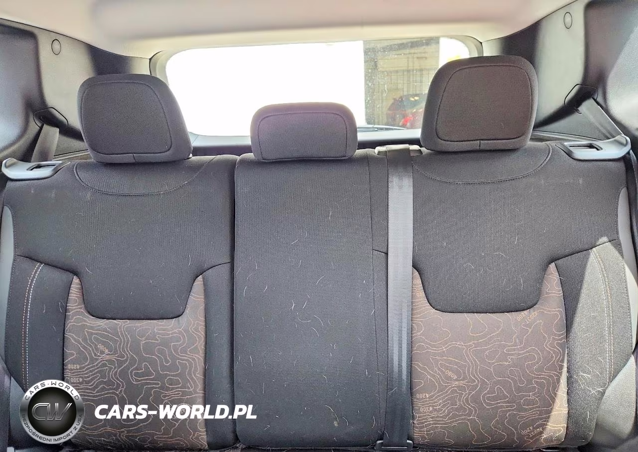 2023 Jeep Renegade Latitude VIN:ZACNJDB10PPP39080 - 10