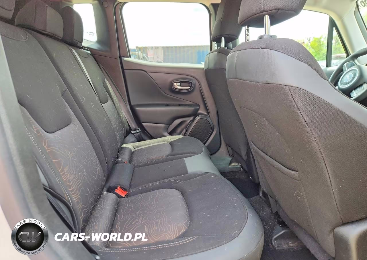 2023 Jeep Renegade Latitude VIN:ZACNJDB10PPP39080 - 11