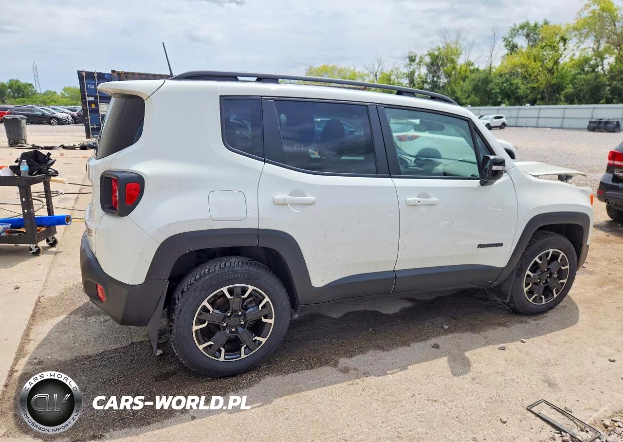 2023 Jeep Renegade Latitude VIN:ZACNJDB10PPP39080 - 3
