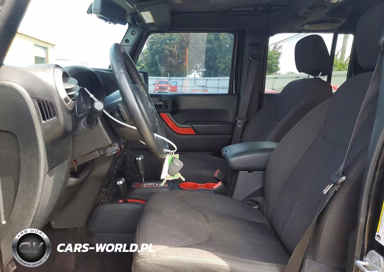 2014 Jeep Wrangler Unlimited Sport VIN:1C4BJWDG9EL329091 - 7