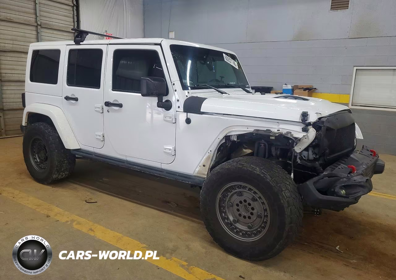 2015 Jeep Wrangler Unlimited Rubicon VIN:1C4BJWFG5FL769825 - 4